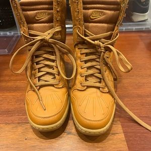 Nike Dunk sky high wedge boots. Size 8 womens